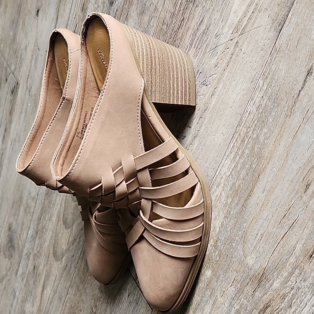 Universal Thread tan mules - Picture 3 of 8